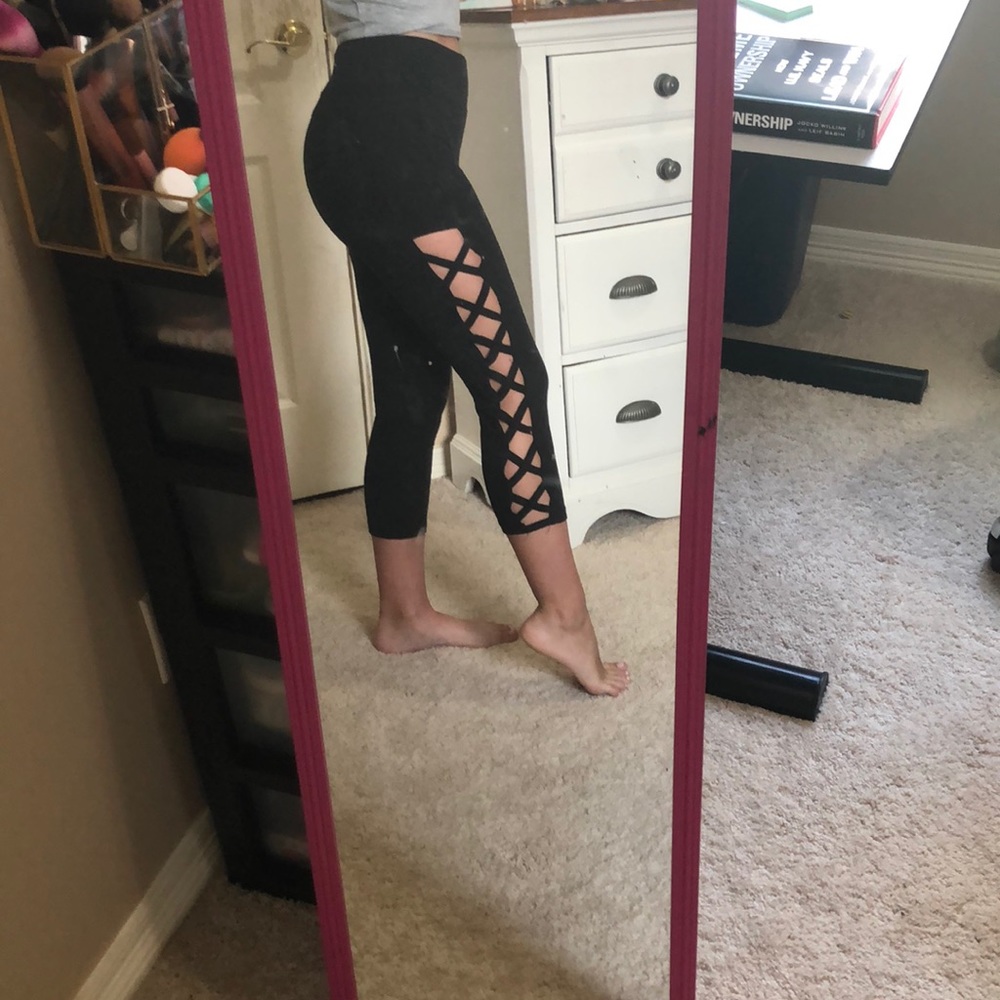 Side lace up Capri leggings